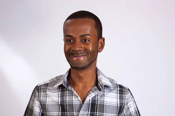 Feliz Hombre Negro Con Una Sonrisa —  Fotos de Stock