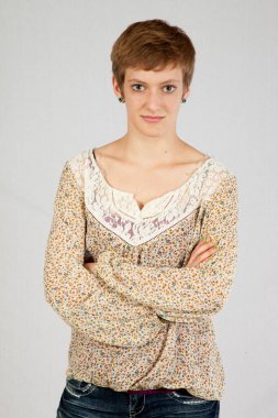 Gülümseyen güzel bir kadın