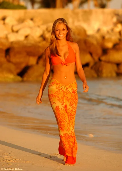 Model in summer dress — Stock Photo, Image