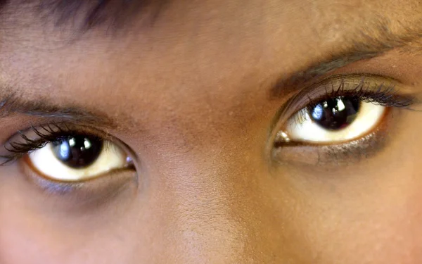 Super Hi-rez 1080i - Eyes - it's all about the eyes — Stock Photo, Image