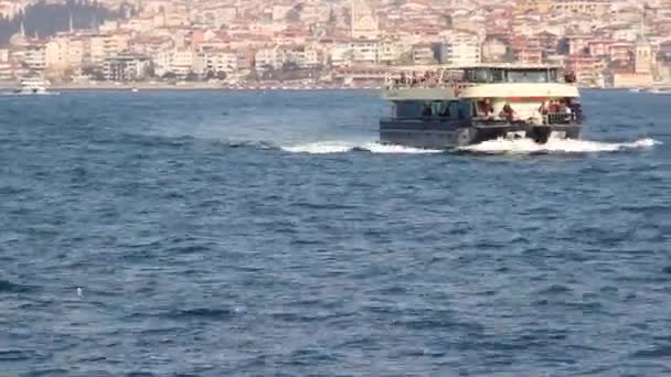 Barco de ferry en el Bósforo — Vídeos de Stock