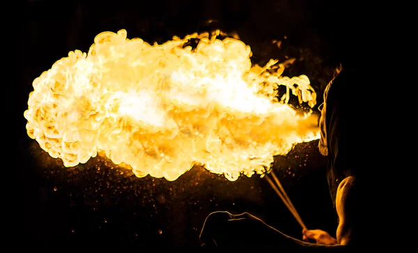 Fire eater from behind — Stock Photo, Image