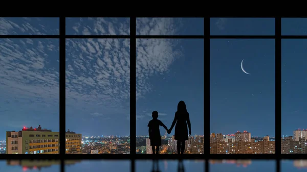 Poika Tyttö Seisoo Lähellä Panoraama Ikkuna Kuun Taustalla — kuvapankkivalokuva