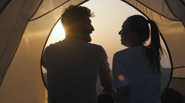 Happy Romantic Couple Sitting Campsite Tent — kuvapankkivalokuva