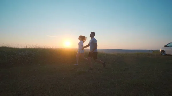 Romantic Couple Have Fun Beautiful Sunset Background — Stok Foto