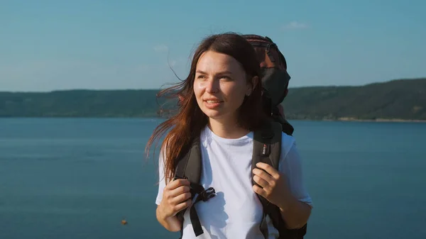 Beautiful Woman Walking Backpack Coast Stockafbeelding