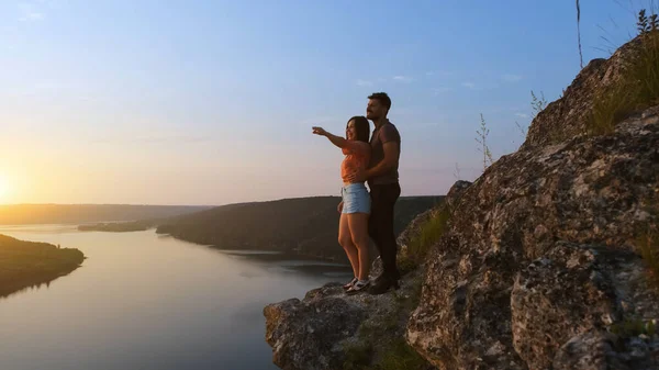 Young Couple Standing Rocky Mountain Beautiful River Stok Gambar