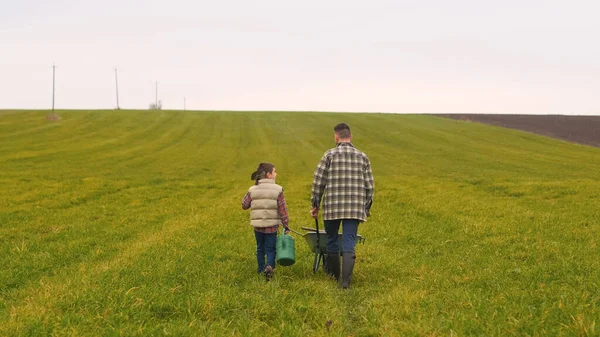 Father Son Walking Green Field – stockfoto
