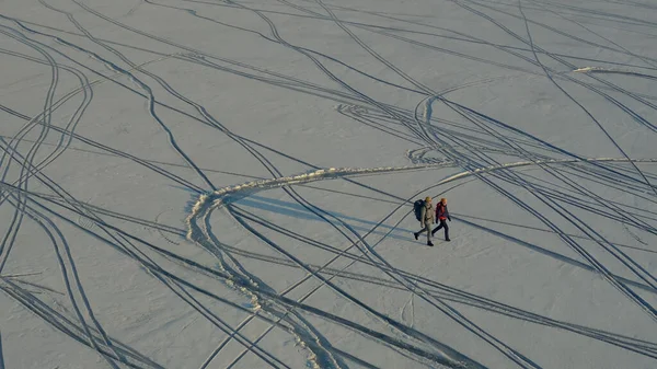 Upper View Travelers Going Snow Field — kuvapankkivalokuva