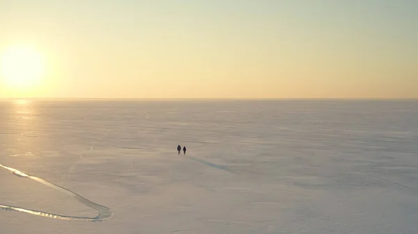 Two Explorers Going Trough Snow Field – stockfoto