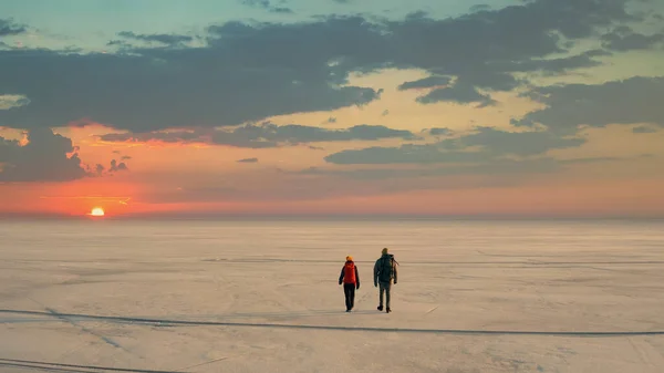 Two Tourists Trekking Icy Field Beautiful Sky – stockfoto