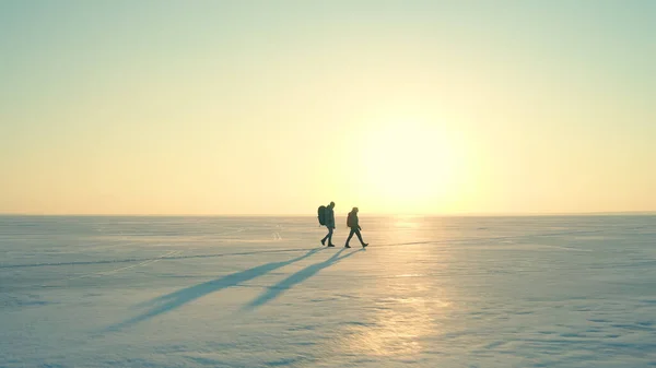 Two People Backpacks Going Snow Field — kuvapankkivalokuva
