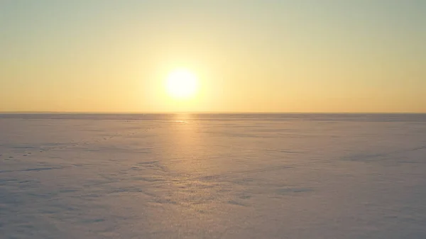 Beautiful Sunset View Endless Snow Field — kuvapankkivalokuva