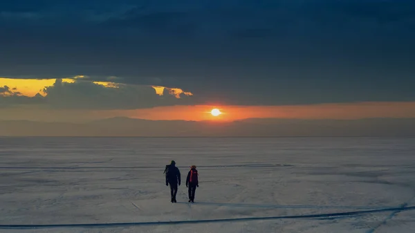 Two People Backpacks Going Snow Field Beautiful Sky — Stok Foto