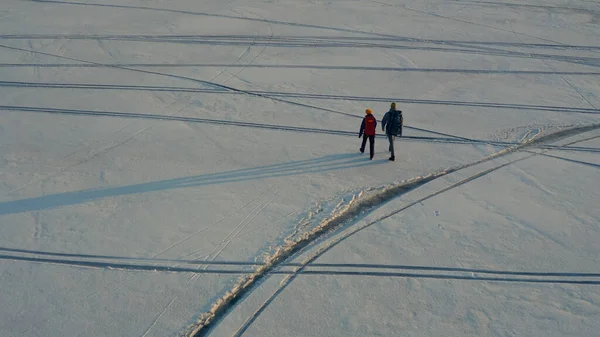 Two Tourists Going Snow Field – stockfoto