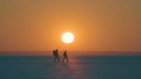 Romantic Couple Walking Snow Field Sunset Background – stockfoto