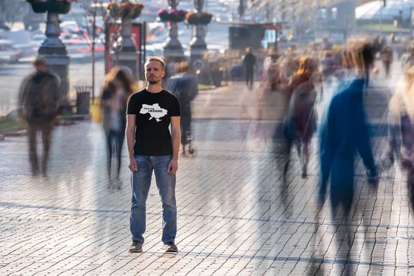 Young Ukrainian Man Stands Middle Crowded Street — kuvapankkivalokuva