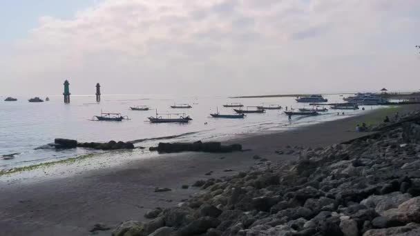 Bali Indonezja 2021 Piękny Port Bali Falami Morskimi Statków Pobliżu — Wideo stockowe