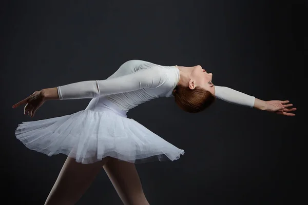 Bailarina Elegante Fez Uma Deflexão Sessões Fotos Estúdio Fundo Escuro — Fotografia de Stock