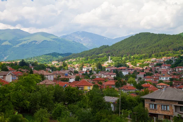 Kalofer 'in manzarası, Kalofer' in evleri ve doğası, Stara Planina, Bulgaristan