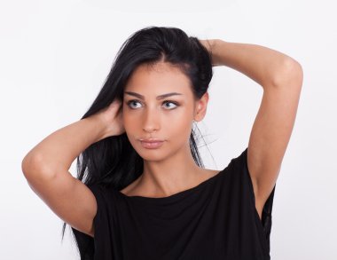 duygusallık uzun siyah saçları ve harika mavi gözlü güzel kadın