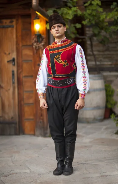 Fiatal férfi hagyományos bolgár jelmez — Stock Fotó