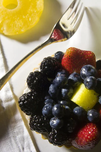 Meyve pasta kahvaltı kahve ile