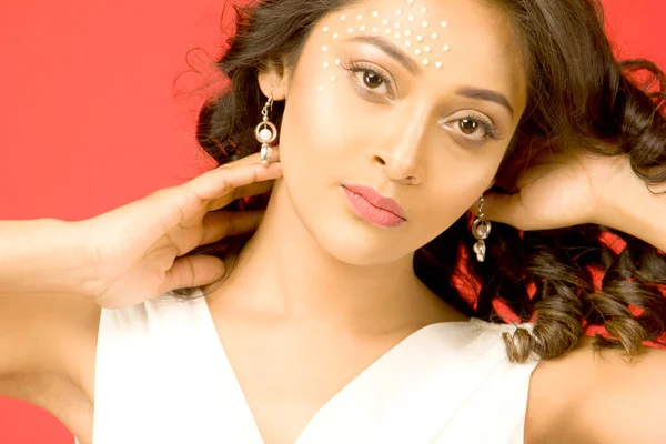 Mooi Indisch Vrouw Model Het Dragen Van Een Met Jurk — Stockfoto