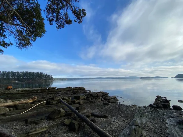 Beautiful view of a beach and a bay — Stock Photo, Image