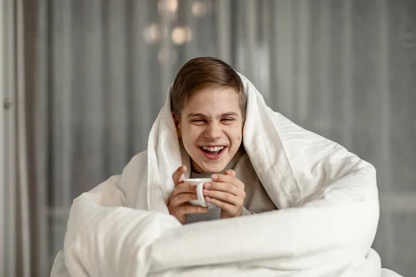 Teenager European Appearance Sitting Bed Wrapped Blanket Cup His Hands — ストック写真