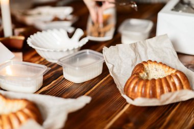 the process of decorating a Christmas cake with your own hands, the concept of New Year holidays
