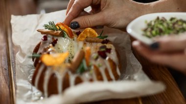 the process of decorating a Christmas cake with your own hands, the concept of New Year holidays