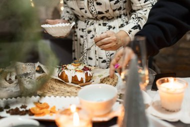 the process of decorating a Christmas cake with your own hands, the concept of New Year holidays