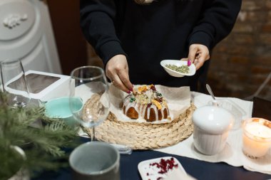 the process of decorating a Christmas cake with your own hands, the concept of New Year holidays