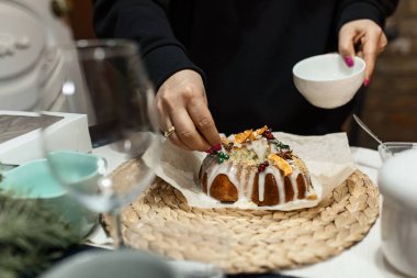 the process of decorating a Christmas cake with your own hands, the concept of New Year holidays