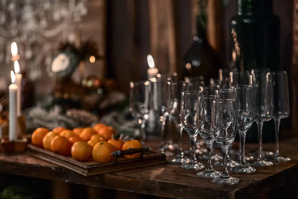 Wooden Table Wine Glasses Tangerines Bottles Wine Burning Candles Festive — Fotografia de Stock