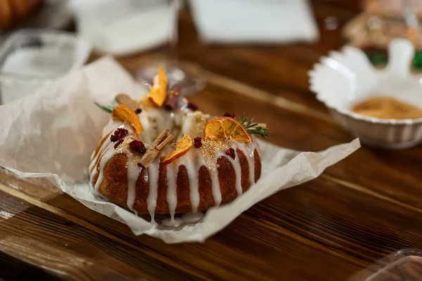the process of decorating a Christmas cake with your own hands, the concept of New Year holidays