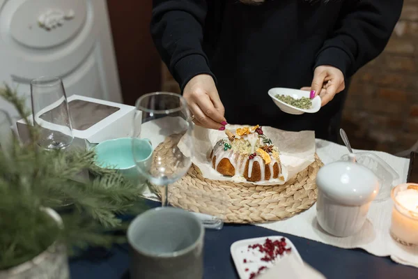 Process Decorating Christmas Cake Your Own Hands Concept New Year — Stock Fotó