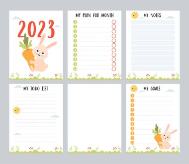 Vektör 2023 'ü havuçlu sevimli tavşanla ayarladı. Dikey sayfayı, şablonları, yapılacaklar listesini, planımı ve notlarımı, düzenleyiciyi, çıkartmayı ayarla. Zaman ve yapılacak işler için ayrılmış sayfalar. 2023 yıllık tavşan.