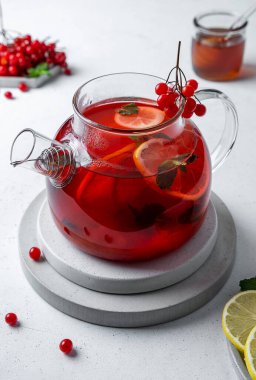 Limonlu ve ballı Viburnum çayı