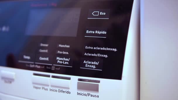 전기 버튼의 접점 세탁기 패널. 에너지 부족의 개념. — 비디오