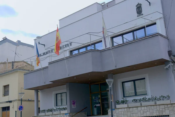 Fachada del ayuntamiento situada en Ibi, pueblo de juguetes — Foto de Stock