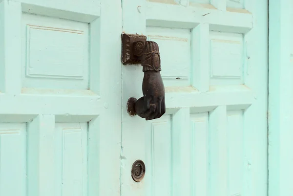 Turquoise Wooden Door Has Rusty Hamsa Hand Fatima Shape Door — Foto Stock