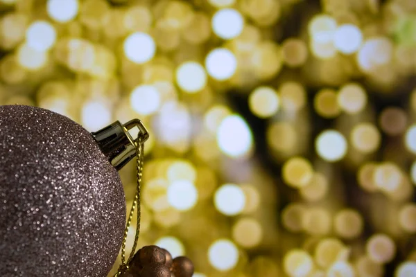 Hafif Arka Planda Altın Bir Noel Balosu Yeni Yıl Süslemeleri — Stok fotoğraf