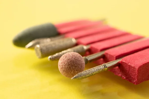 Set Snijplotters Voor Manicure Een Lichtgele Achtergrond Gereedschappen Worden Gebruikt — Stockfoto