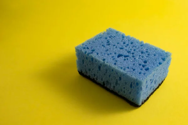 Blue Household Cleaning Sponge Cleaning Yellow Background Leaners Detergents Household — Stock Photo, Image