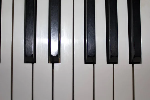 Sluit Het Piano Toetsenbord Zwarte Witte Sleutels Piano Toetsenbord Achtergrond — Stockfoto