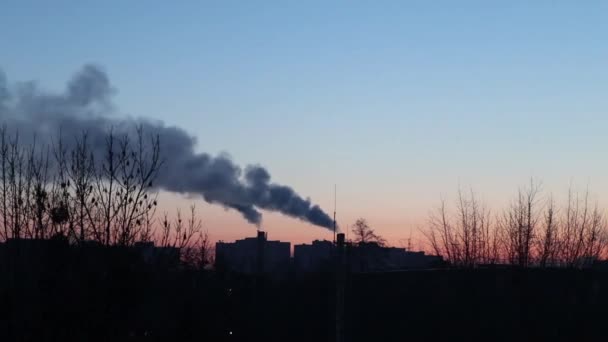 Σωλήνες Καπνού Ατμοσφαιρική Ρύπανση Βιομηχανικές Εκπομπές Στο Περιβάλλον Καπνός Εκπομπές — Αρχείο Βίντεο