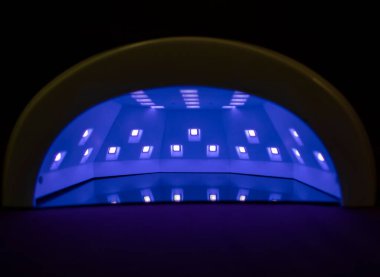 UV Nail Lambası. Çeşitli Amaçlar İçin UV Işıklı Özel UV Lambaları. Işık terapisi, fototerapi..