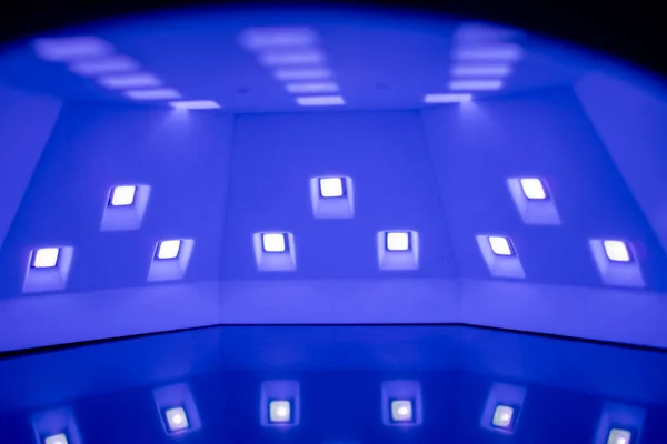 Ultraibolya Lámpák Sötétben Lámpák Világítják Meg Egész Képernyőt Lámpák Fertőtlenítésre — Stock Fotó